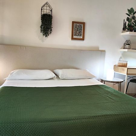 Casa Viola A 900 Mt Dalla Staz. Centrale Пескара Екстериор снимка