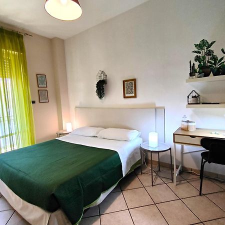 Casa Viola A 900 Mt Dalla Staz. Centrale Пескара Екстериор снимка