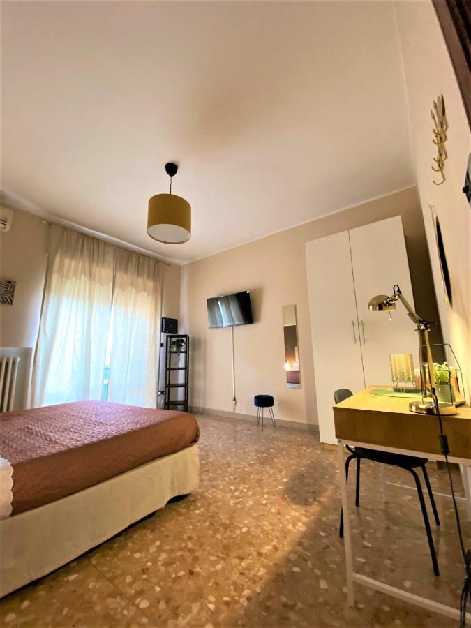 Casa Viola A 900 Mt Dalla Staz. Centrale Пескара Екстериор снимка