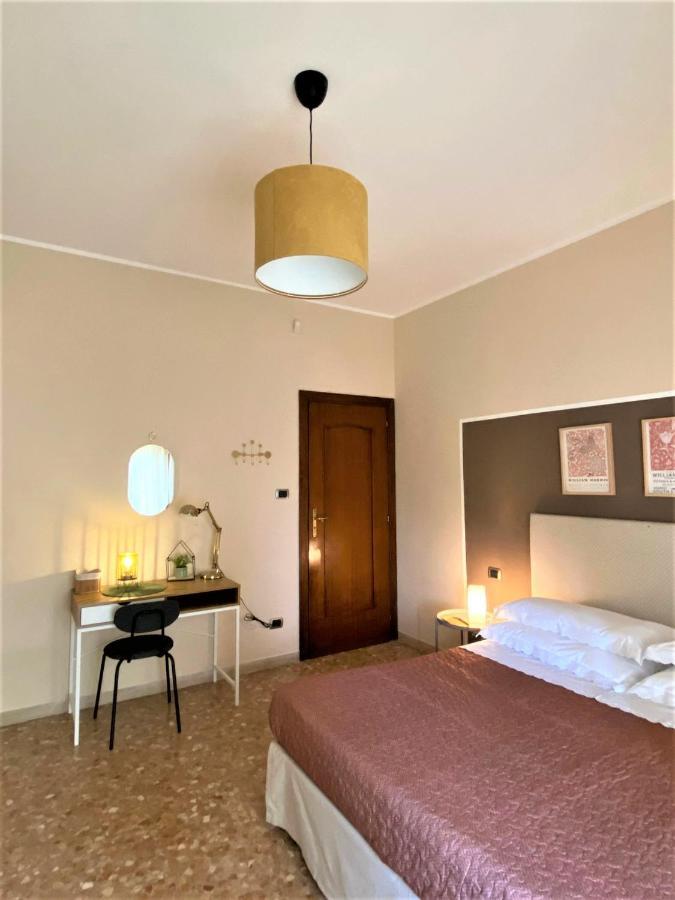 Casa Viola A 900 Mt Dalla Staz. Centrale Пескара Екстериор снимка