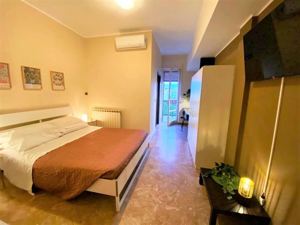 Casa Viola A 900 Mt Dalla Staz. Centrale Пескара Екстериор снимка