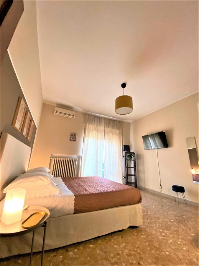 Casa Viola A 900 Mt Dalla Staz. Centrale Пескара Екстериор снимка