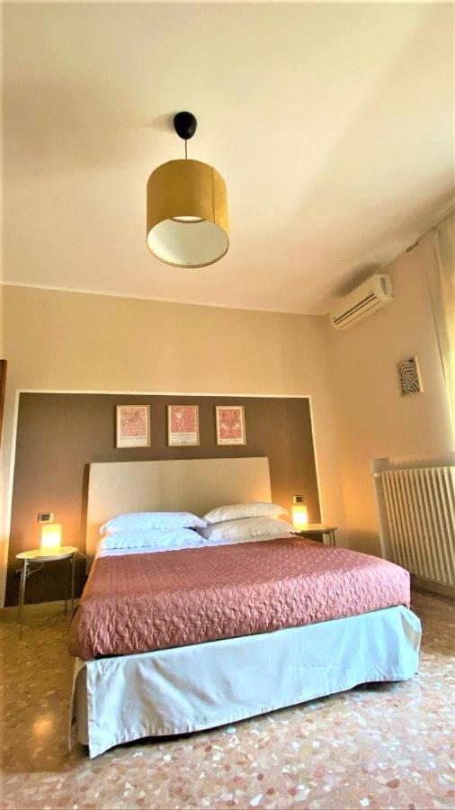 Casa Viola A 900 Mt Dalla Staz. Centrale Пескара Екстериор снимка
