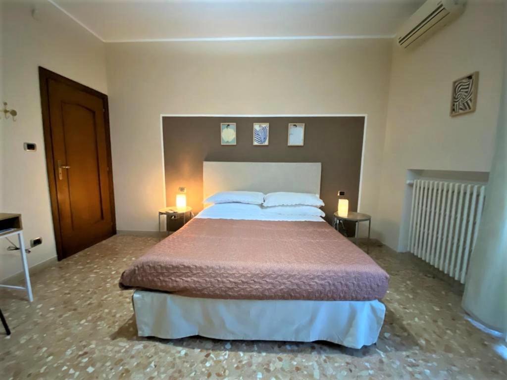 Casa Viola A 900 Mt Dalla Staz. Centrale Пескара Екстериор снимка