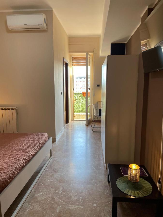 Casa Viola A 900 Mt Dalla Staz. Centrale Пескара Екстериор снимка