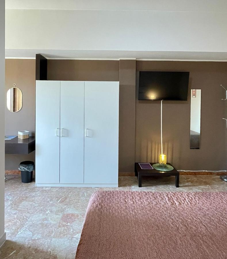 Casa Viola A 900 Mt Dalla Staz. Centrale Пескара Екстериор снимка